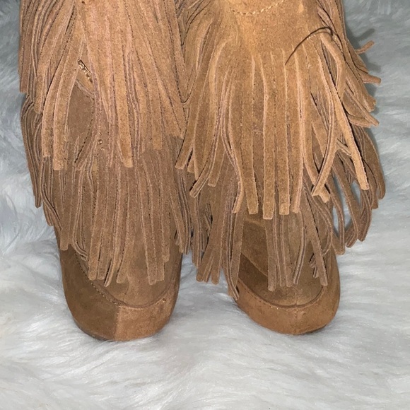 Minnetonka Double Fringe
Moccasin Boots - Picture 6 of 11